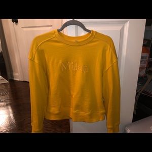 Yellow sweatshirt